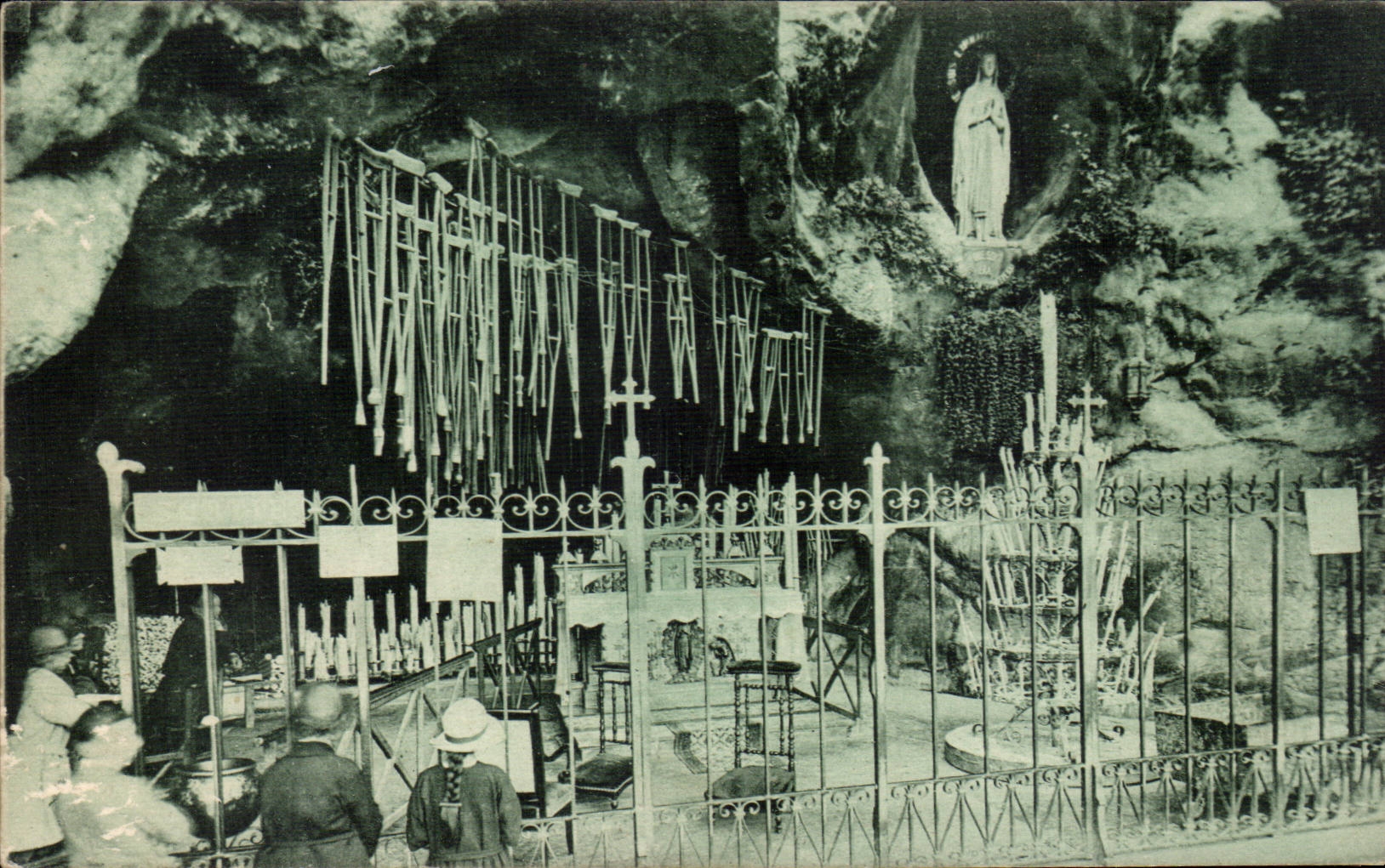 CPA Lourdes the cave
