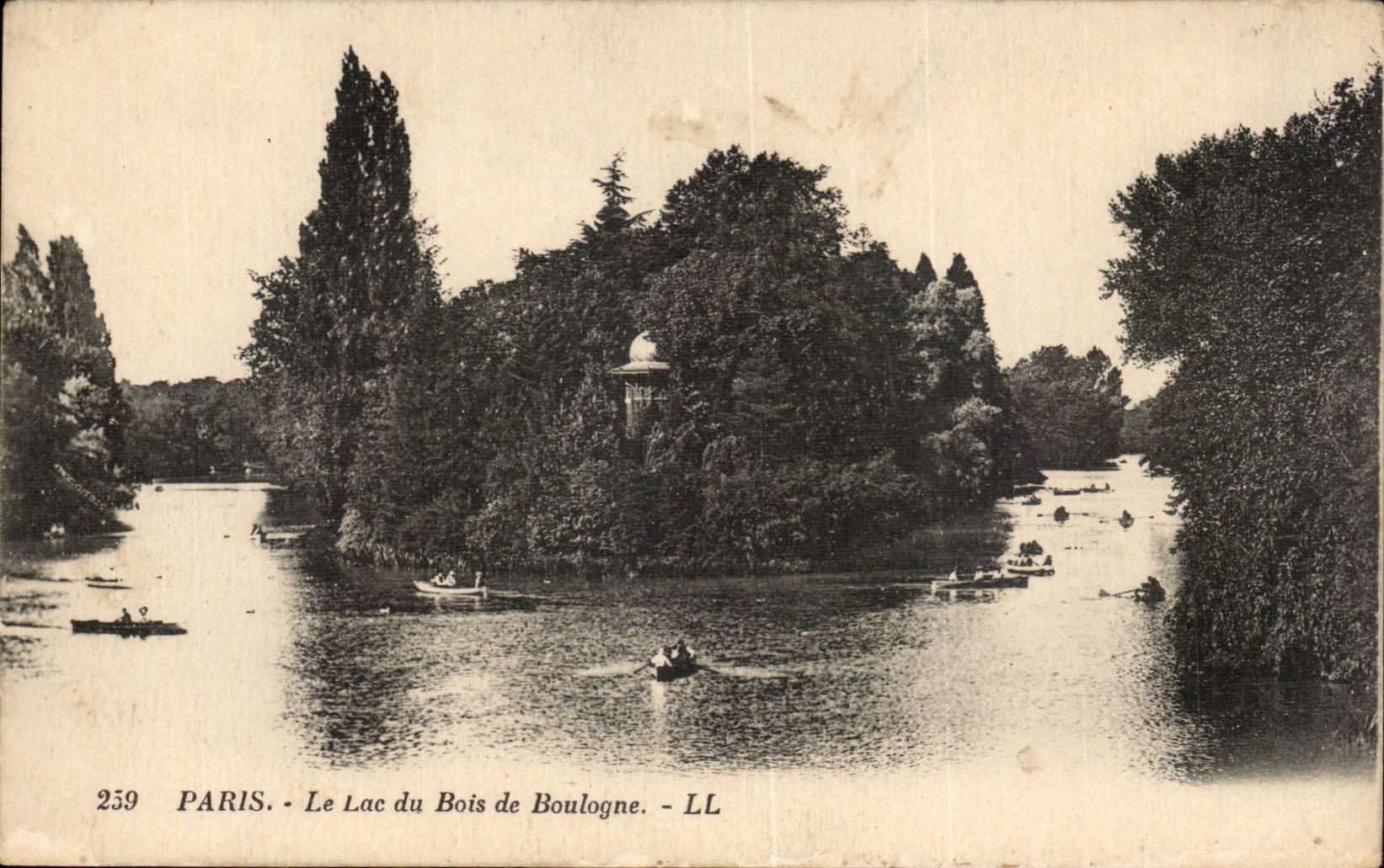 Paris CPA Le lac du Bois de Boulogne