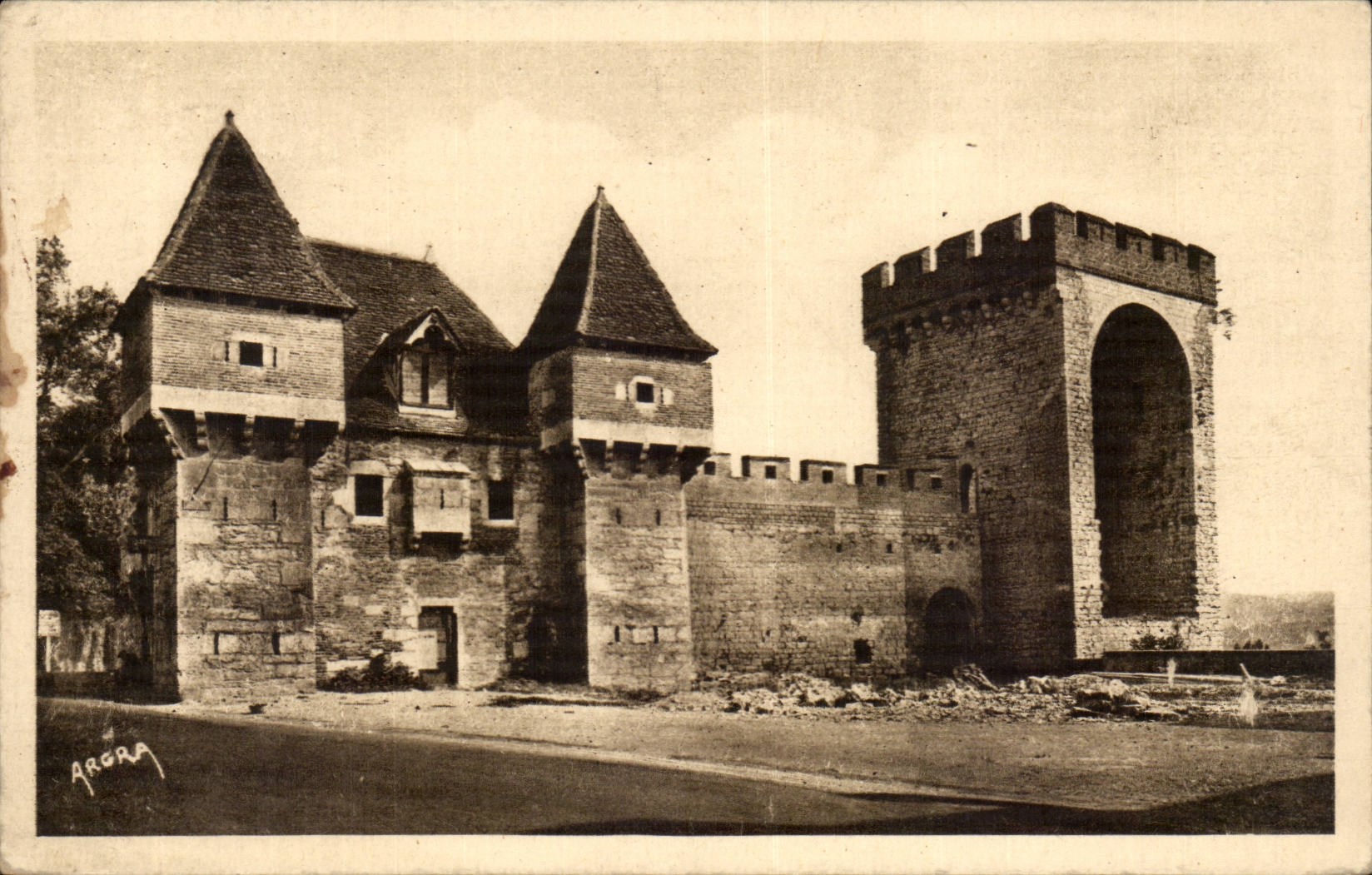 CPA Cahors the Weephole and the tower of hung