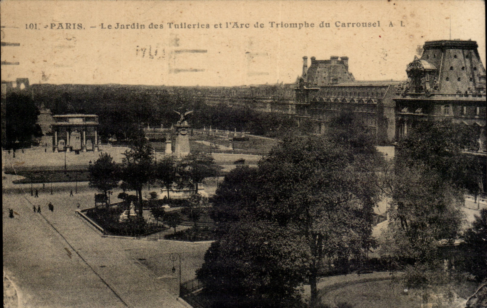 Paris CPA Le jardin des Tuileries et l'arc de triomphe du Carrousel