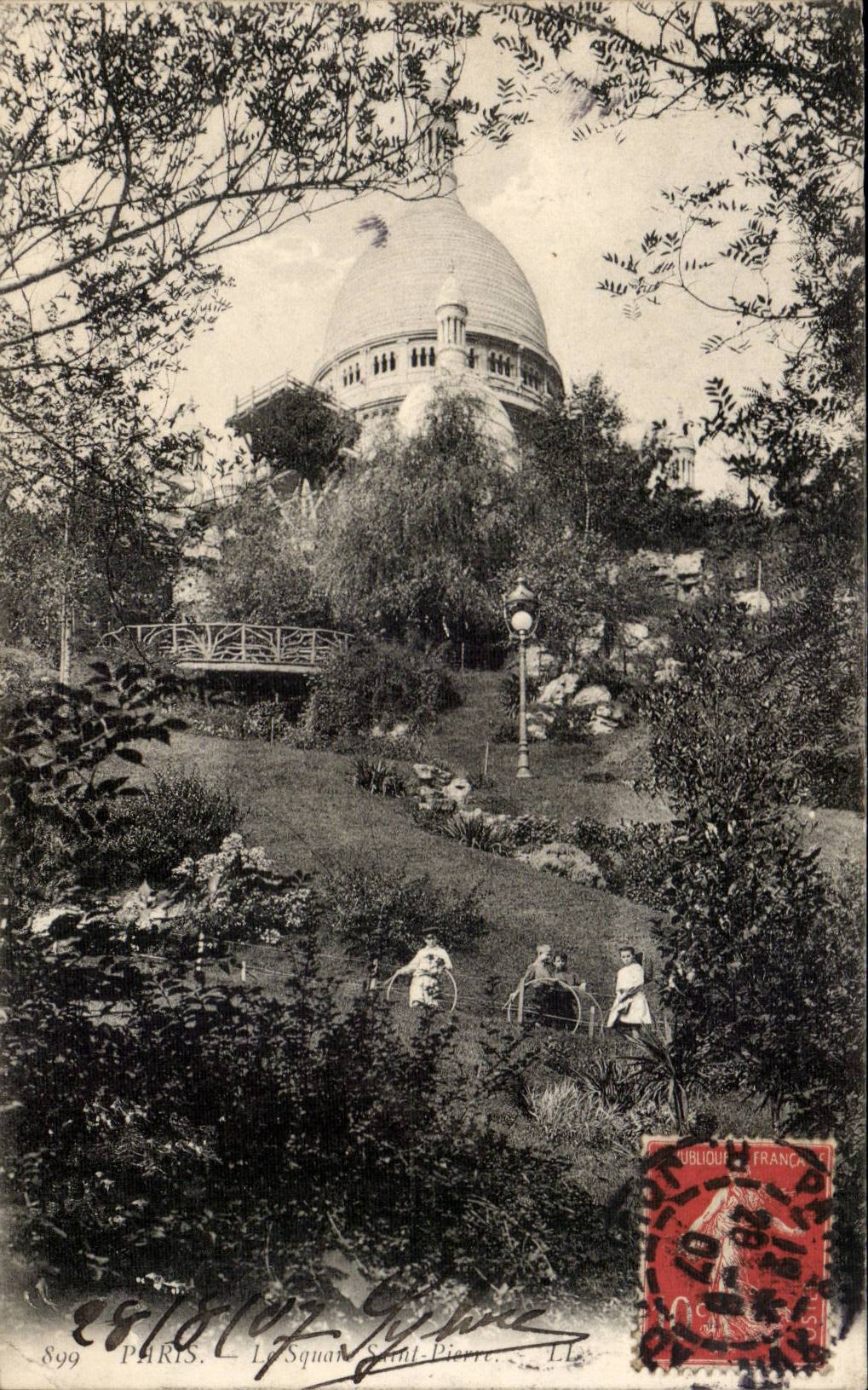 Paris CPA Le square Saint pierre