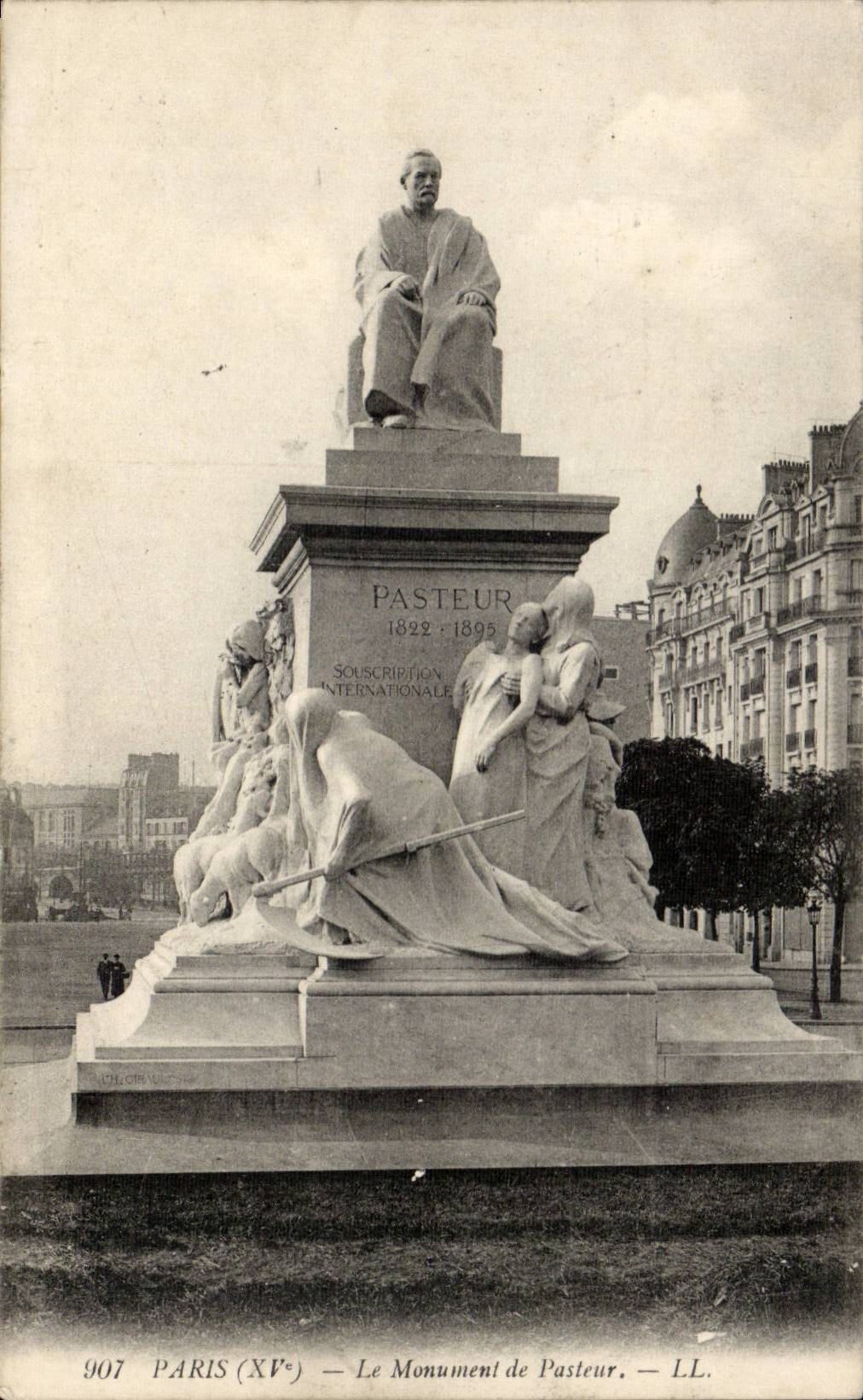 Paris CPA Le monument de Pasteur