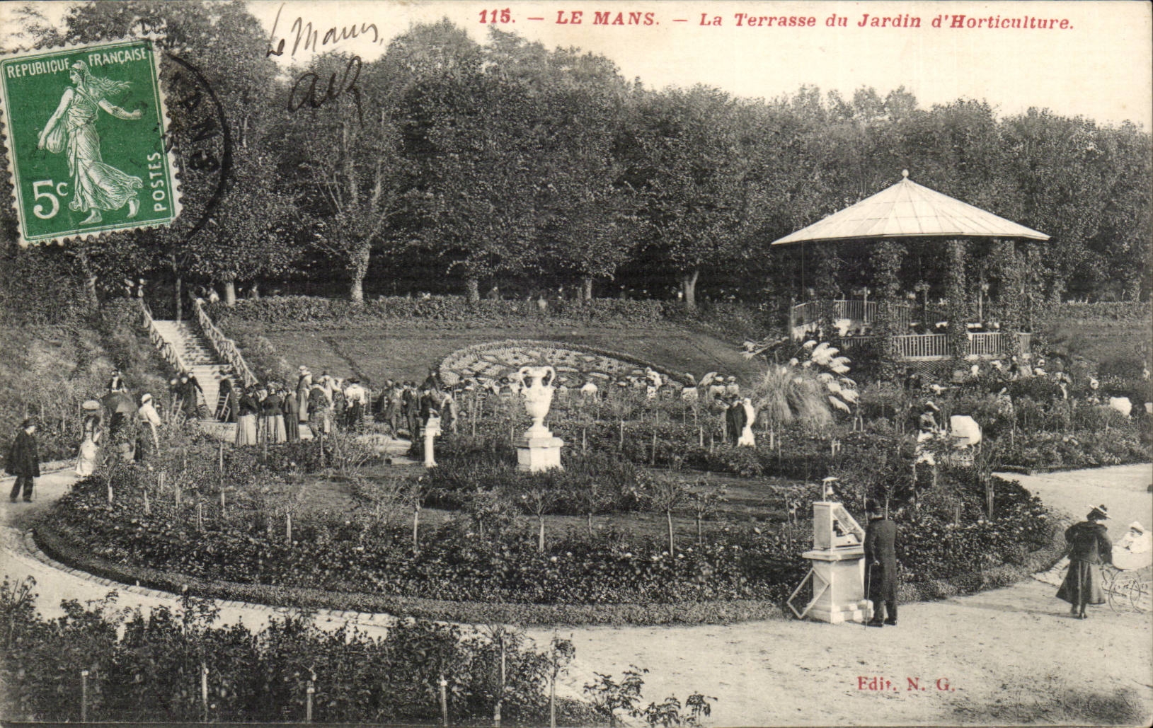 Mans CPA the terrace of the garden of horticulture