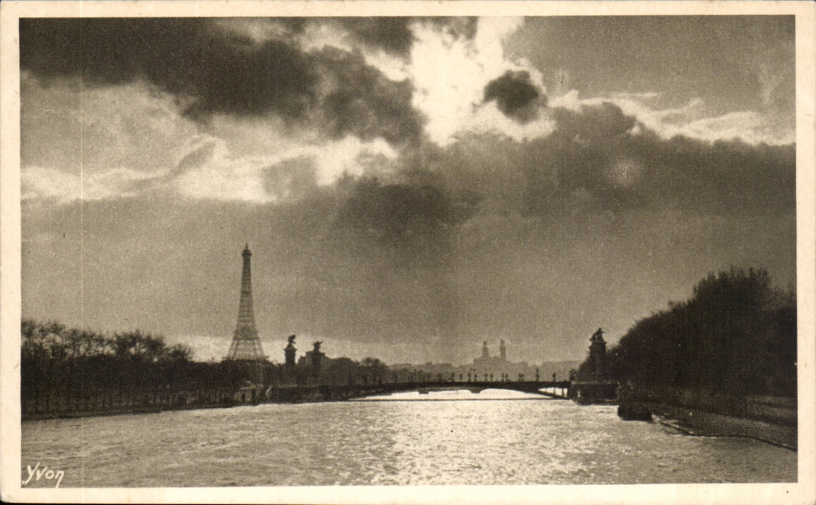 CPA Paris the bridge Alexandre III the Eiffel Tower and Trocadero
