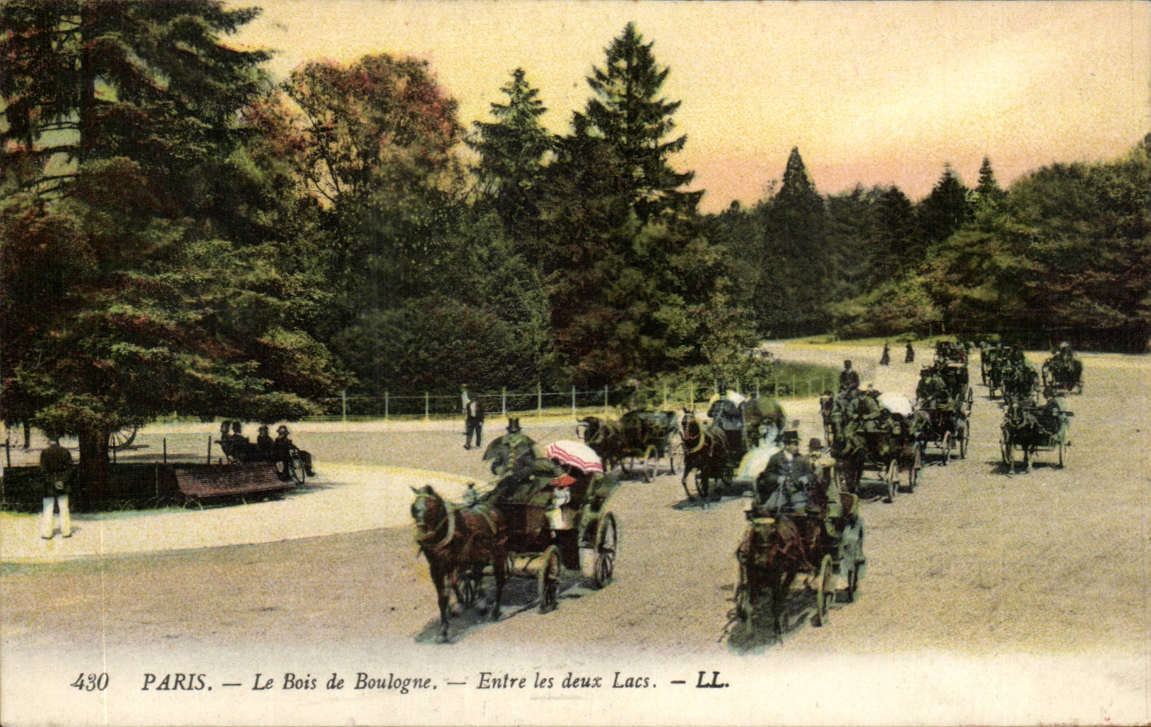 CPA Paris Bois de Boulogne Entre les deux lacs
