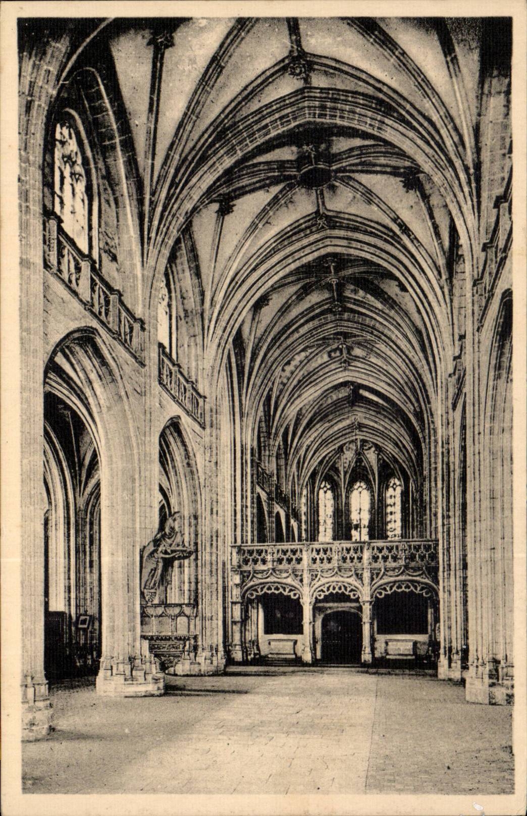 CPA Church of Husks the nave