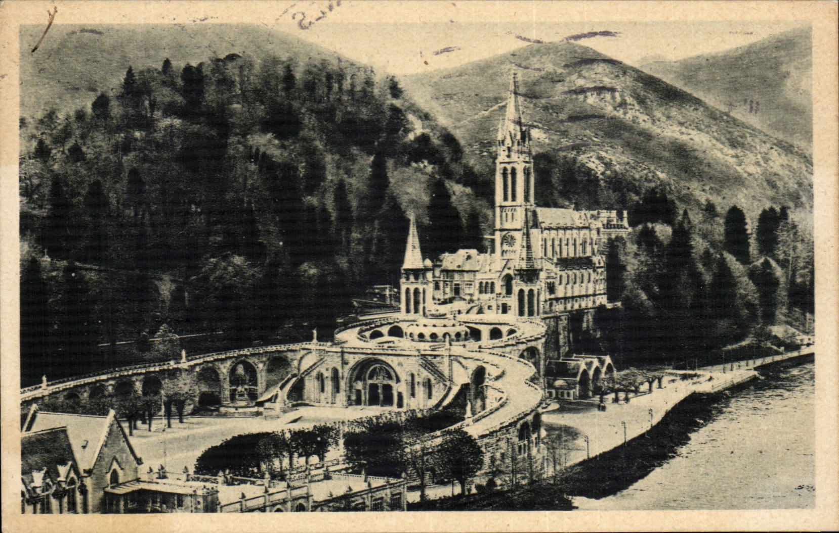 CPA Lourdes Overall picture on the basilica