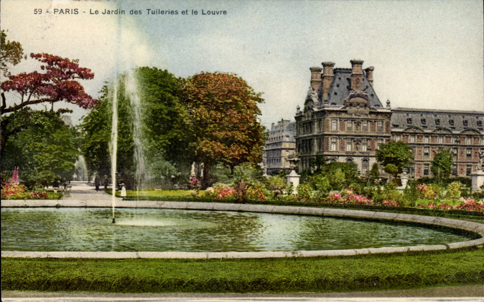 CPM Paris Le jardin des Tuileries et le Louvre