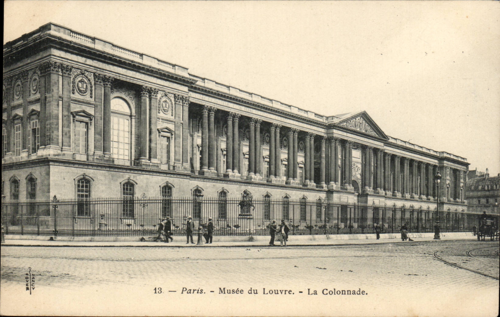 CPA Paris Musee du Louvre La colonnade