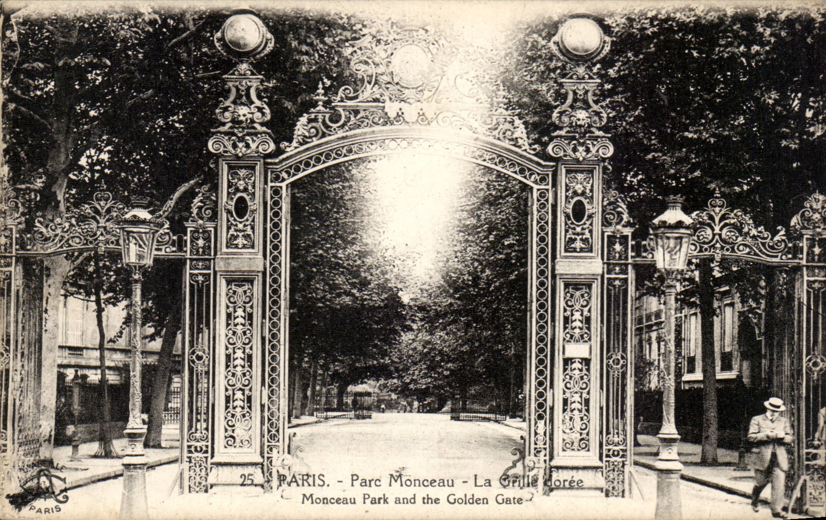 CPA Paris Park Heap the grid golden