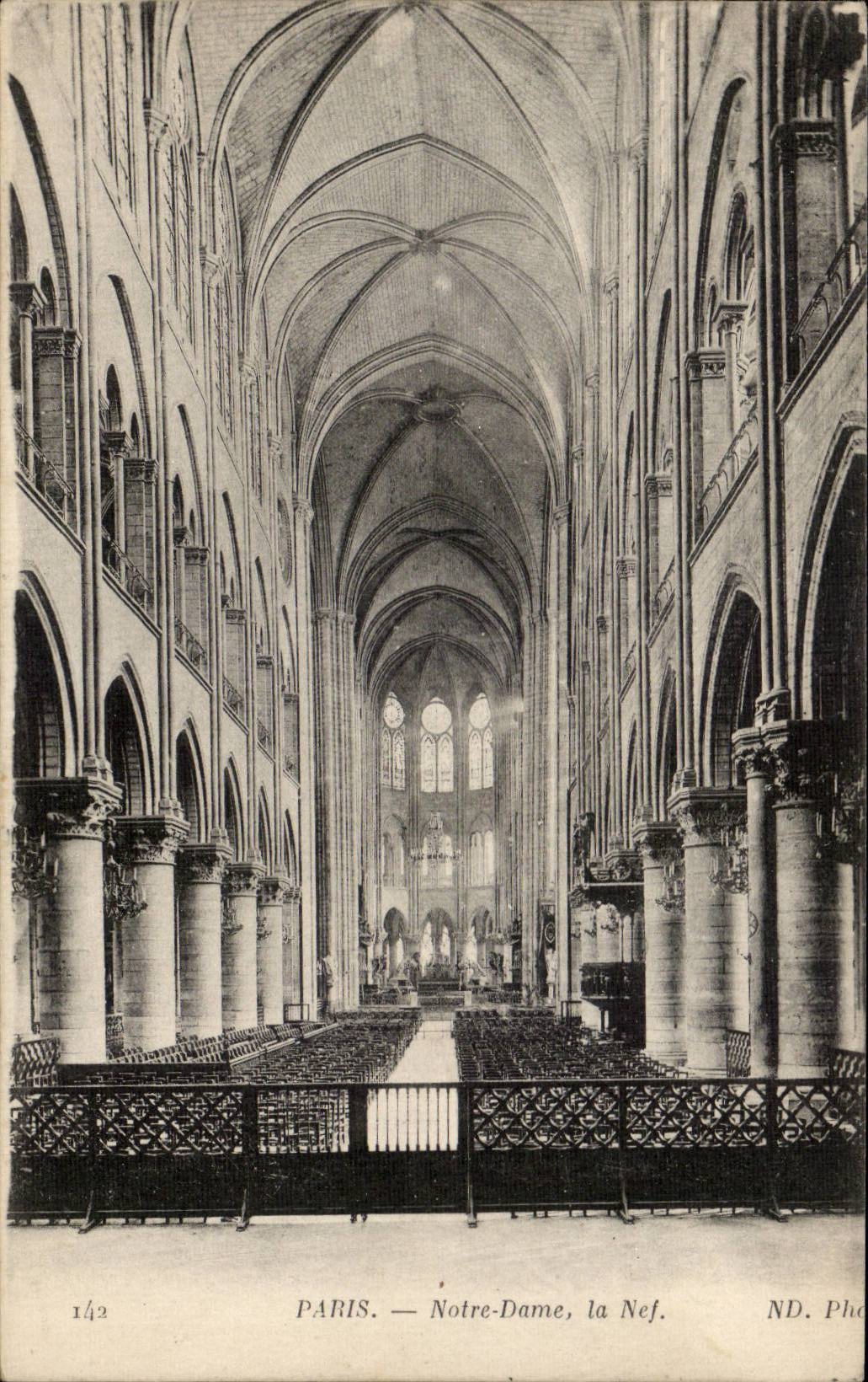 CPA Paris Notre Dame La nef