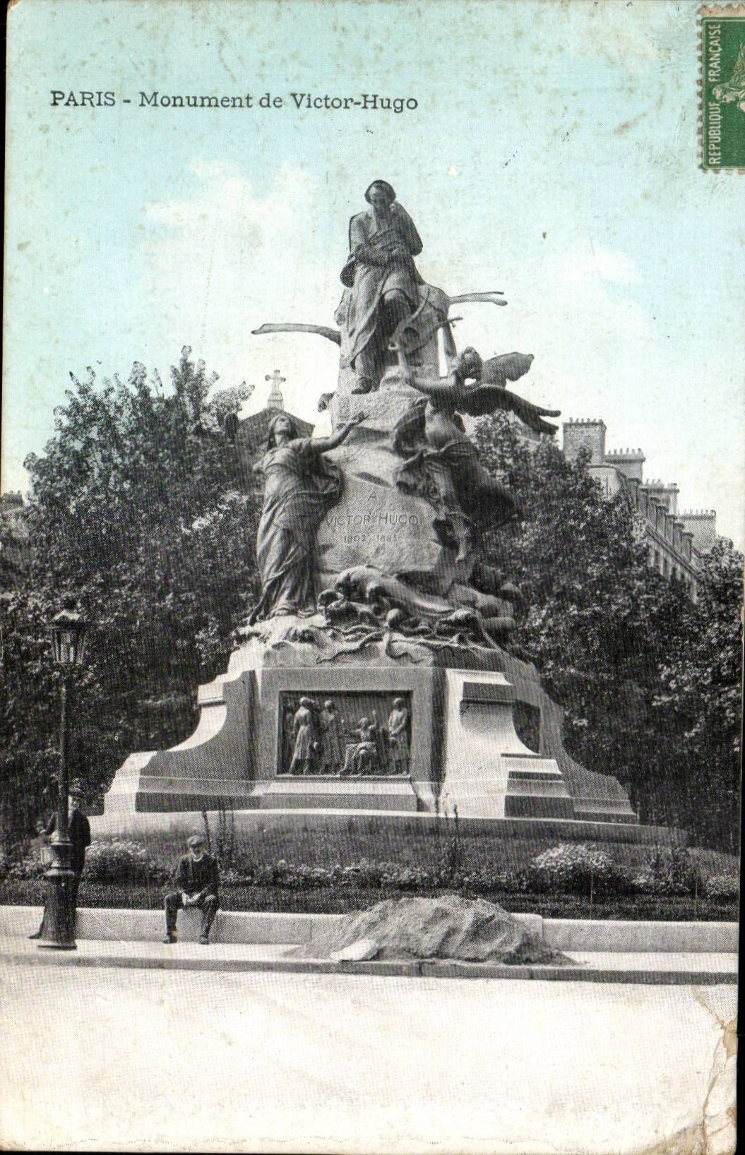 CPA Paris Monument de Victor Hugo