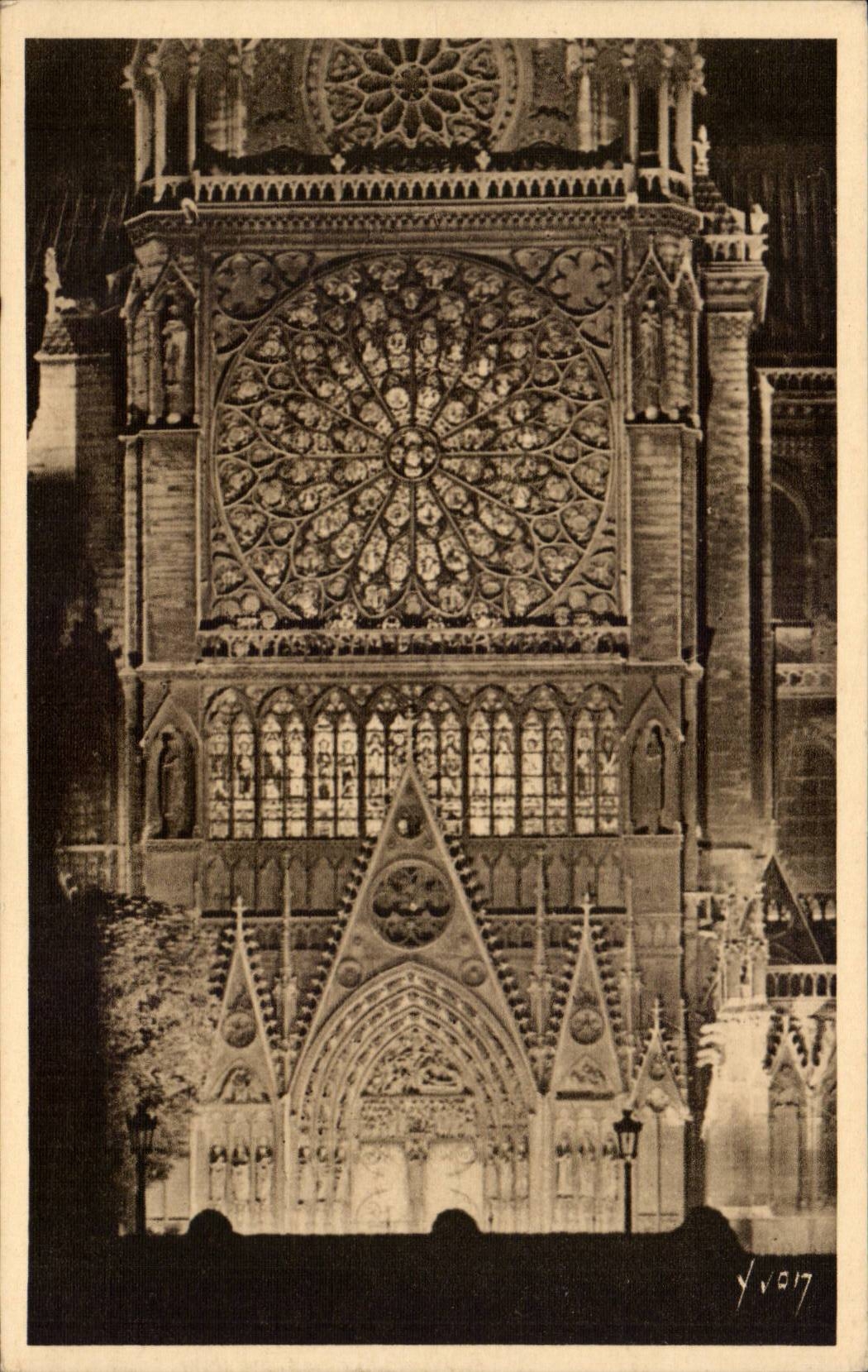 Paris CPA Notre DAme La grande rosace illuminee