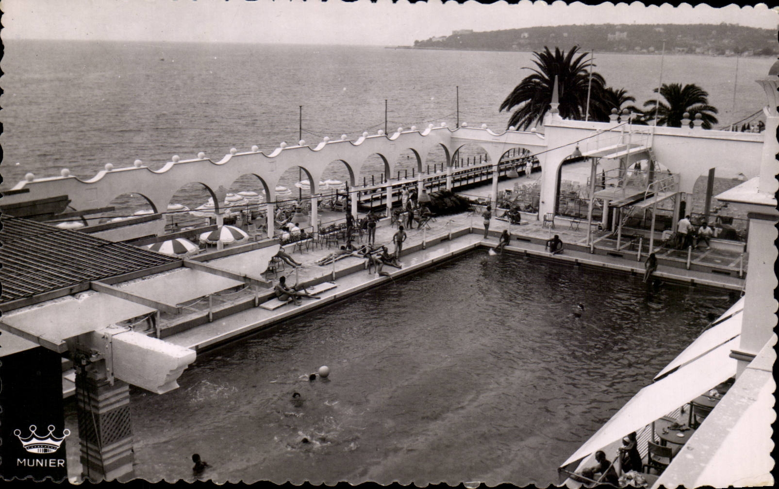 MODERN CARD Menton the beach of the municipal casino