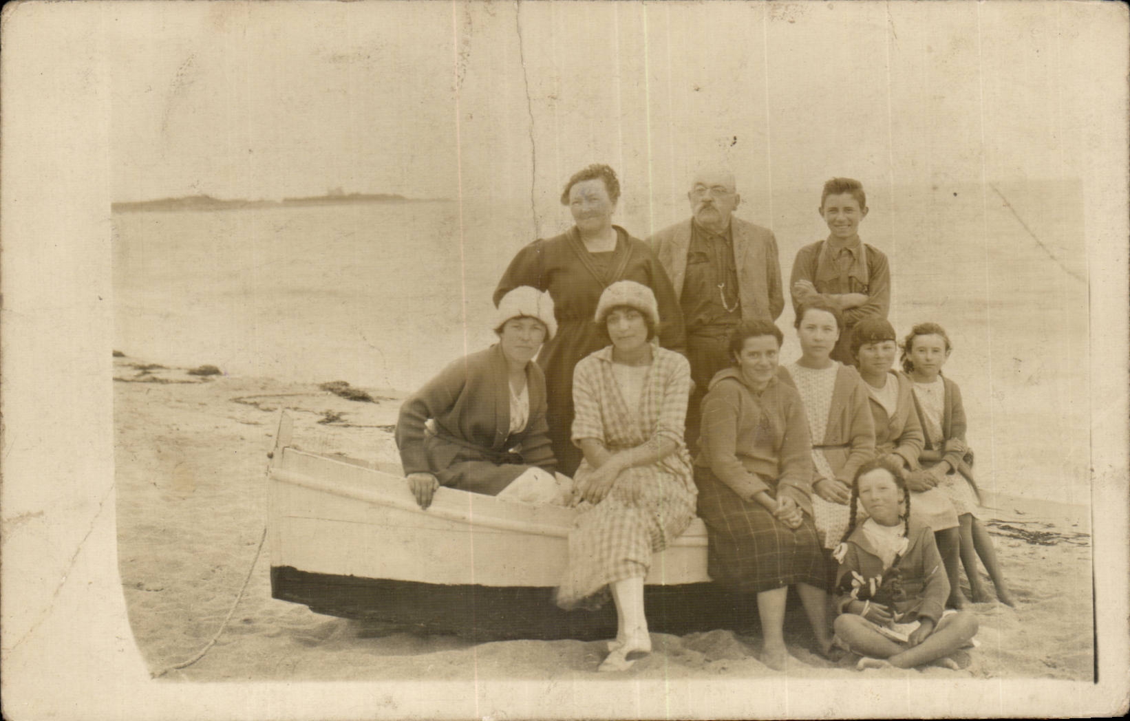 CPA Real photo Family with the beach