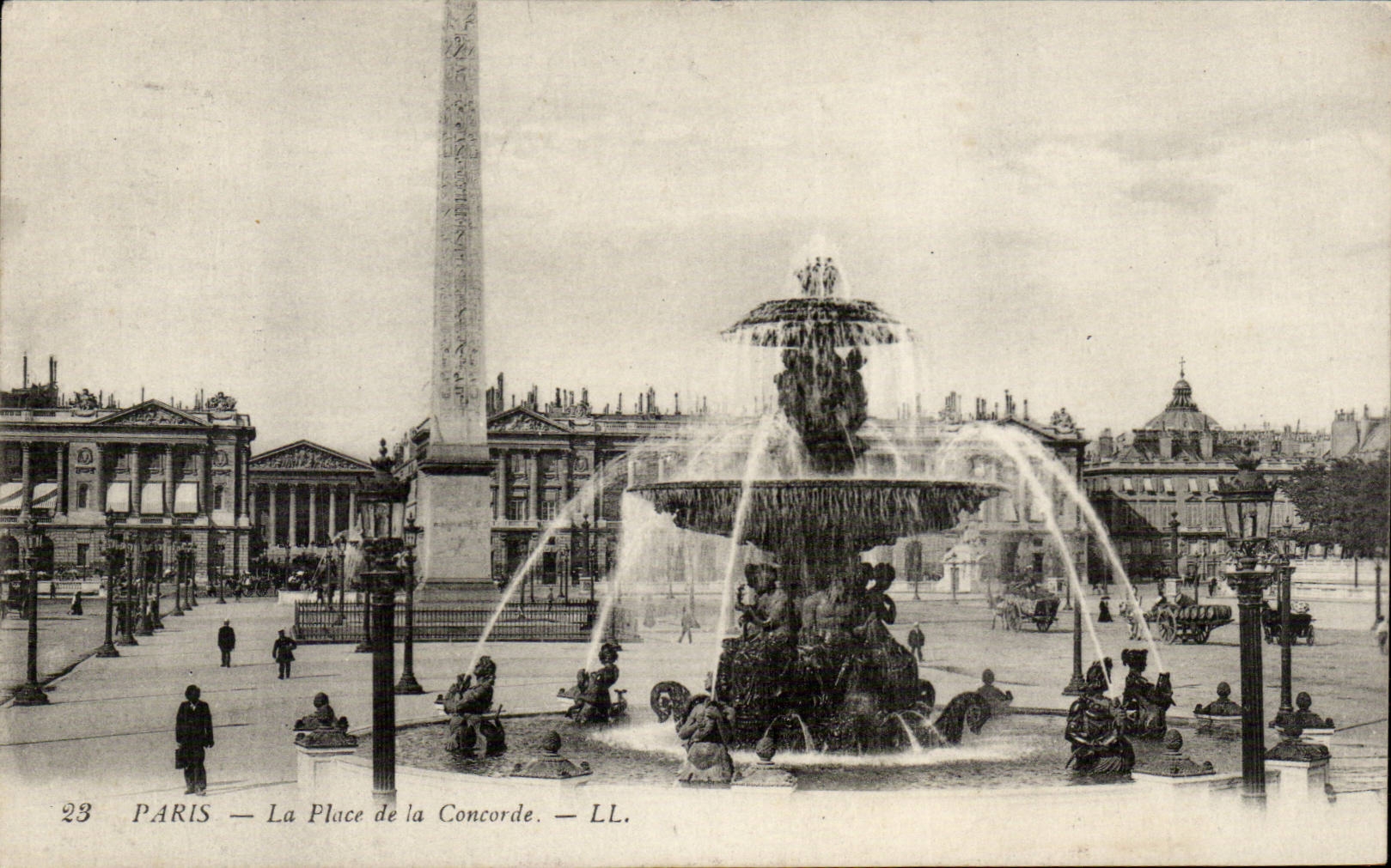 Paris CPA the place of the Harmony