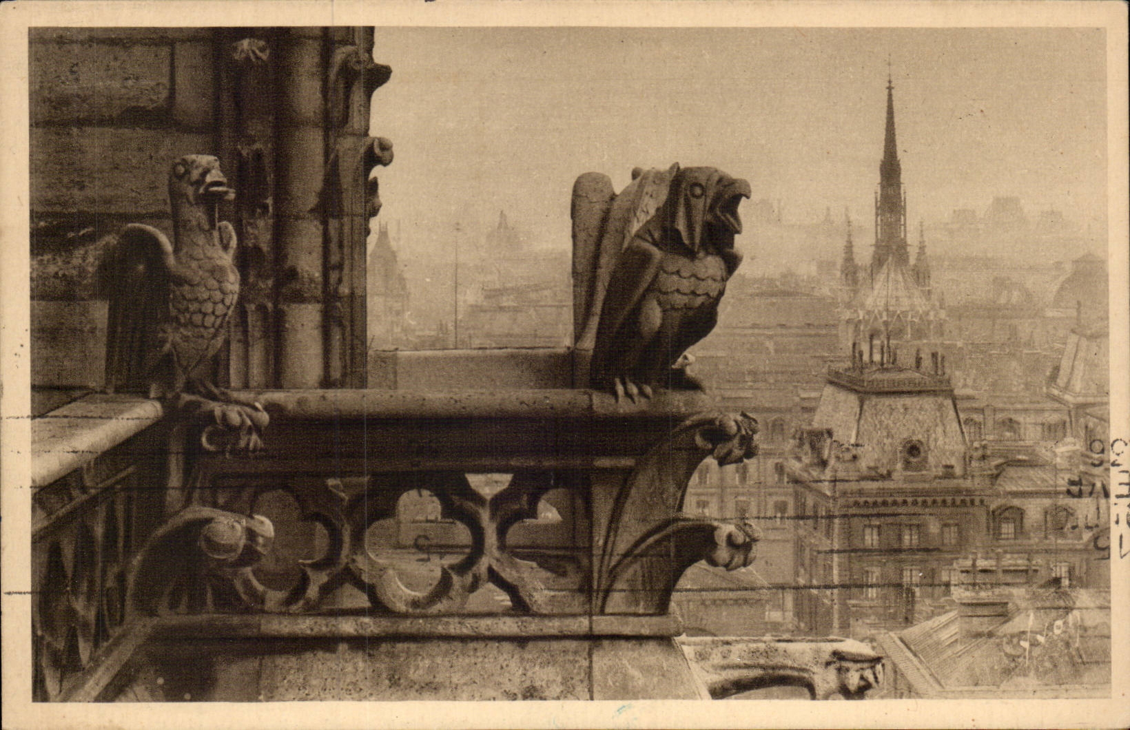 Paris CPA Notre DAme Detail de la facade Nord A droite la sainte chapelle