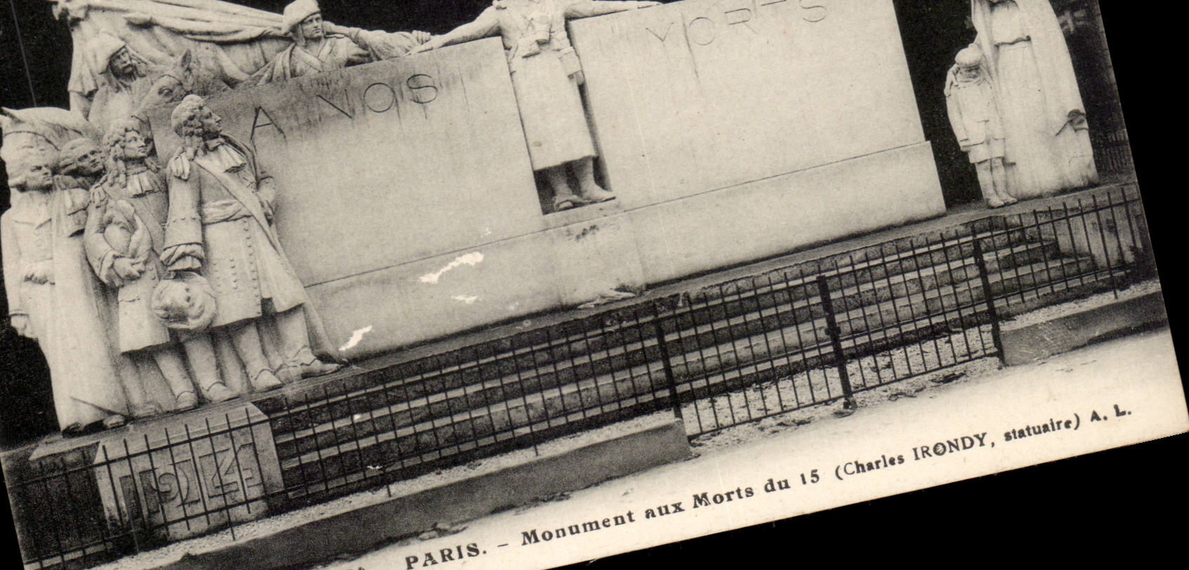 Paris CPA Monument aux morts du 15 ( Charles irondoy statuaire )