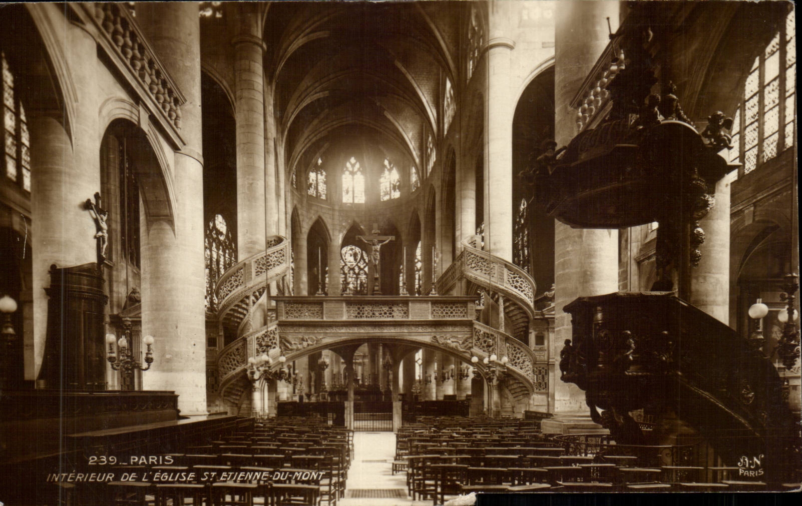 Paris CPA Interieur de l'eglise Saint Etinne du mont