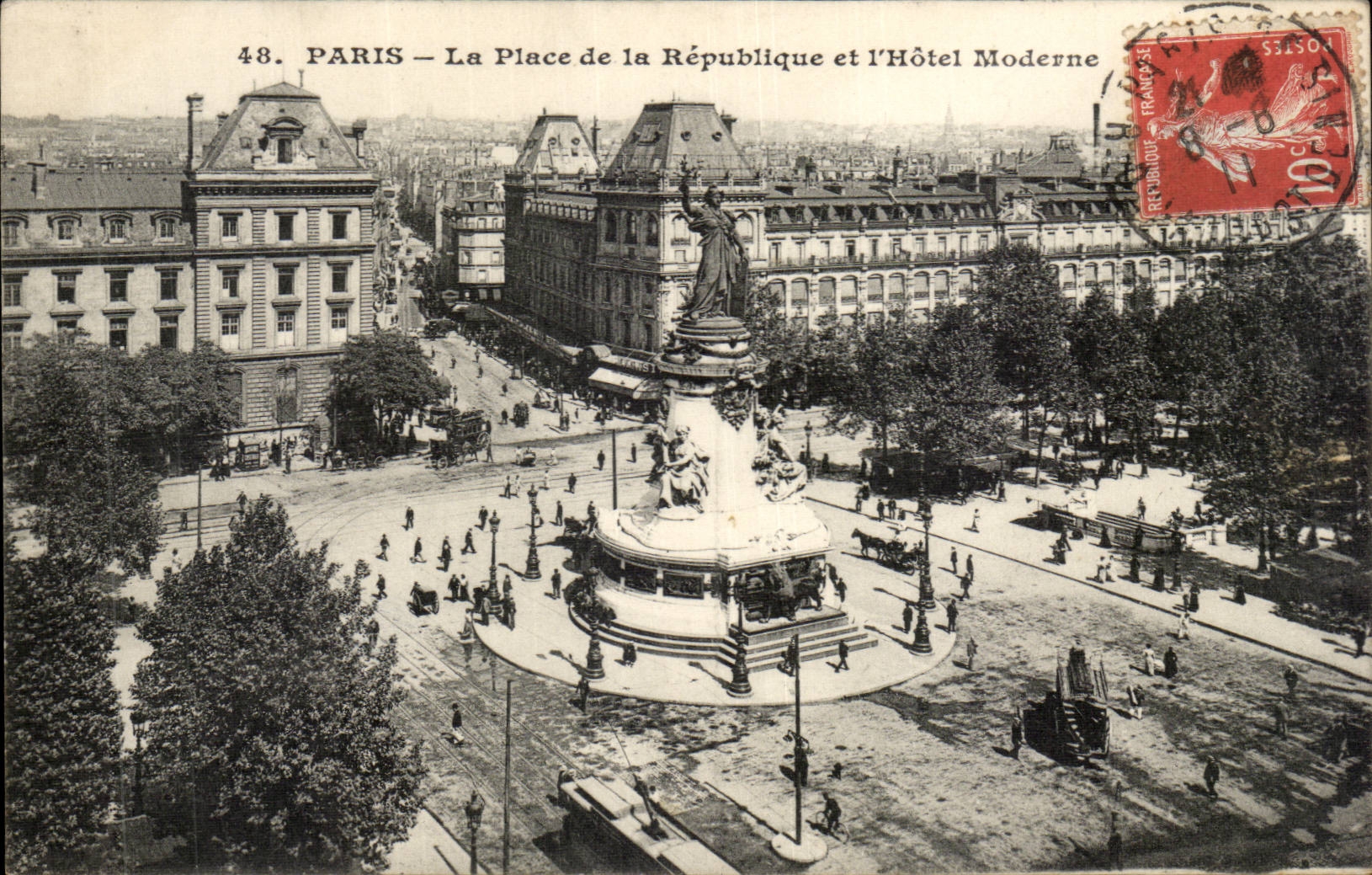 Paris CPA Places Republic and the modern hotel