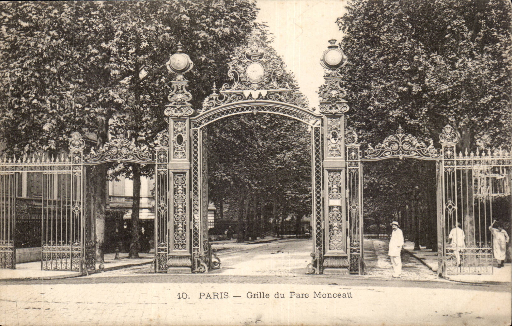 CPA Paris Roasts Monceau park