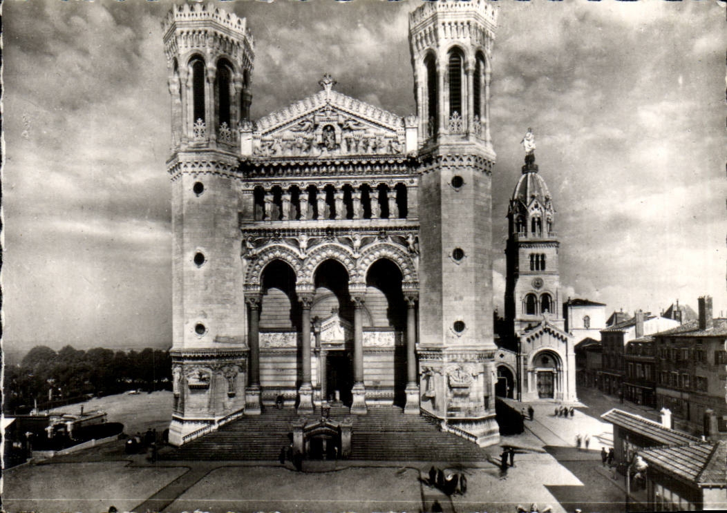 CPA Lyon Basilica Notre Dame de Fourviere the frontage