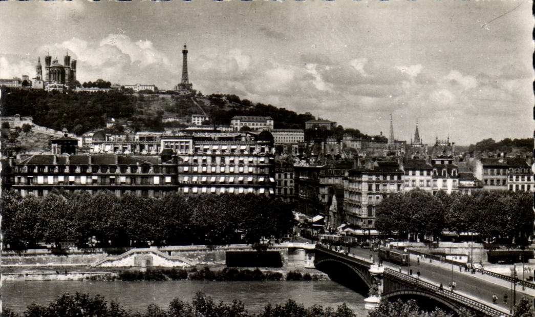 CPA Lyon CPA the potn Lafayette on the Rhone and the hill of Fourviere