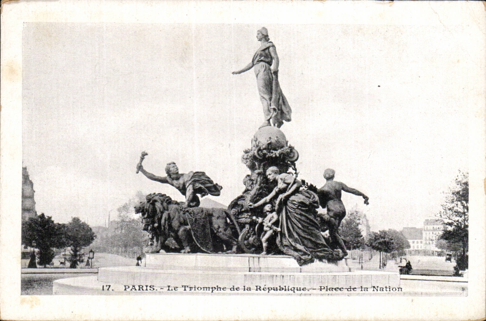 Paris CPA Le triomphe de la republique Place de la Nation