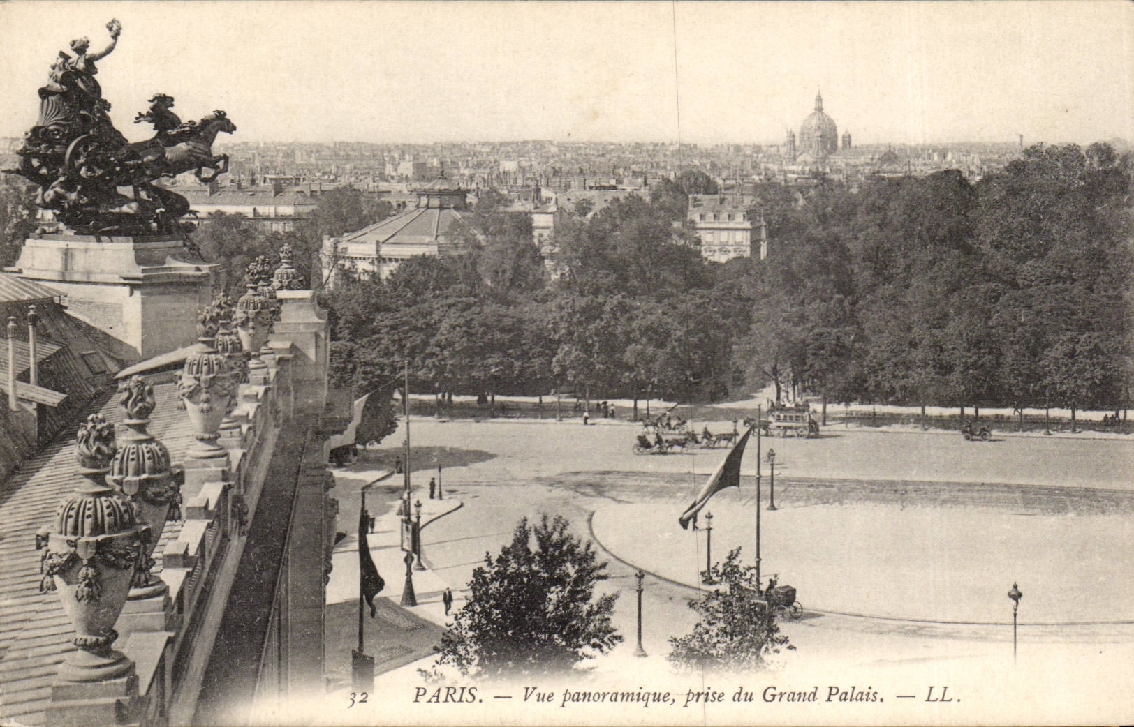 CPA Paris Panoramic View taken of the large palate