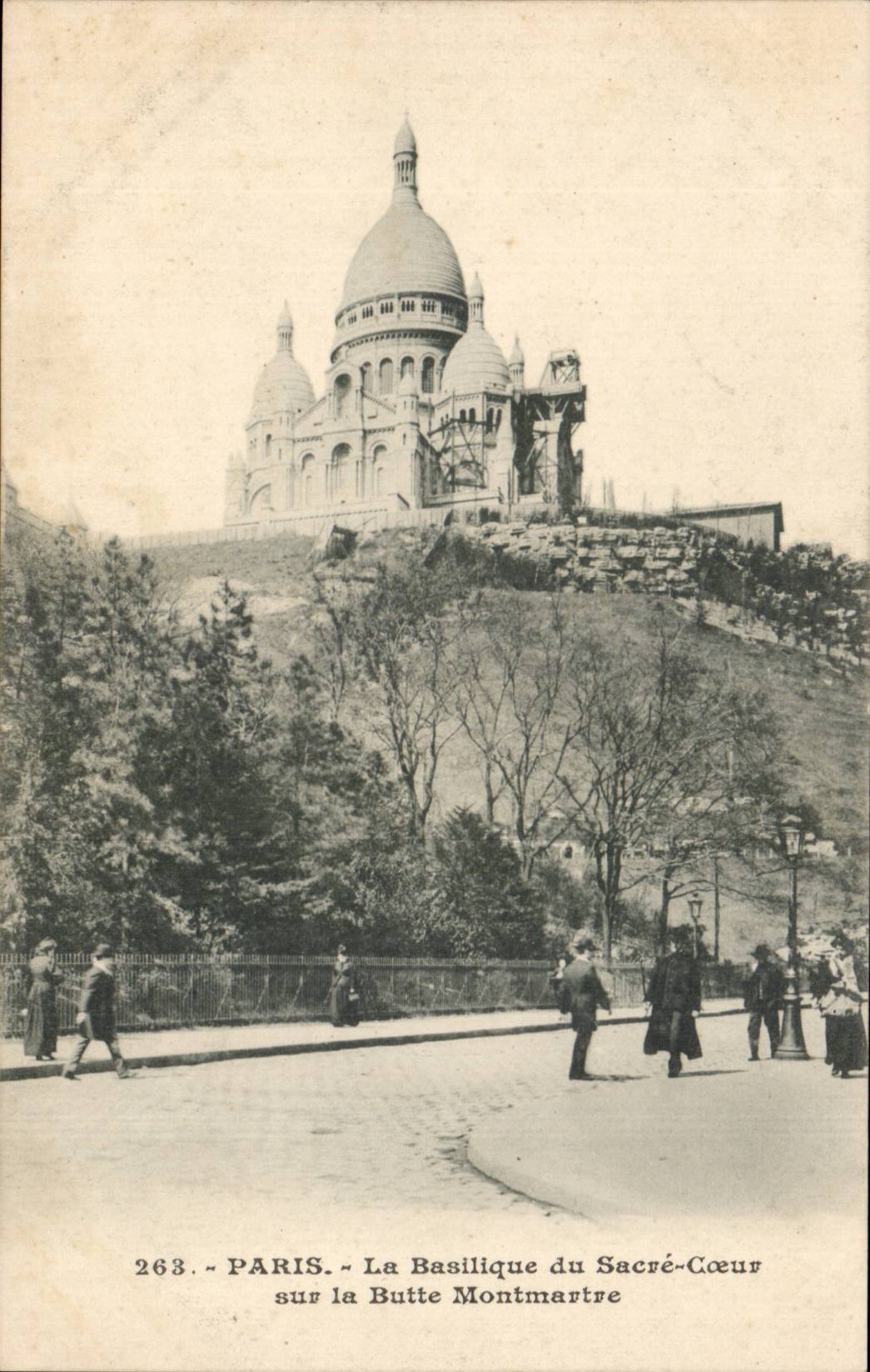 CPA Paris Basilique du Sacre Coeur sur la butte Montmartre