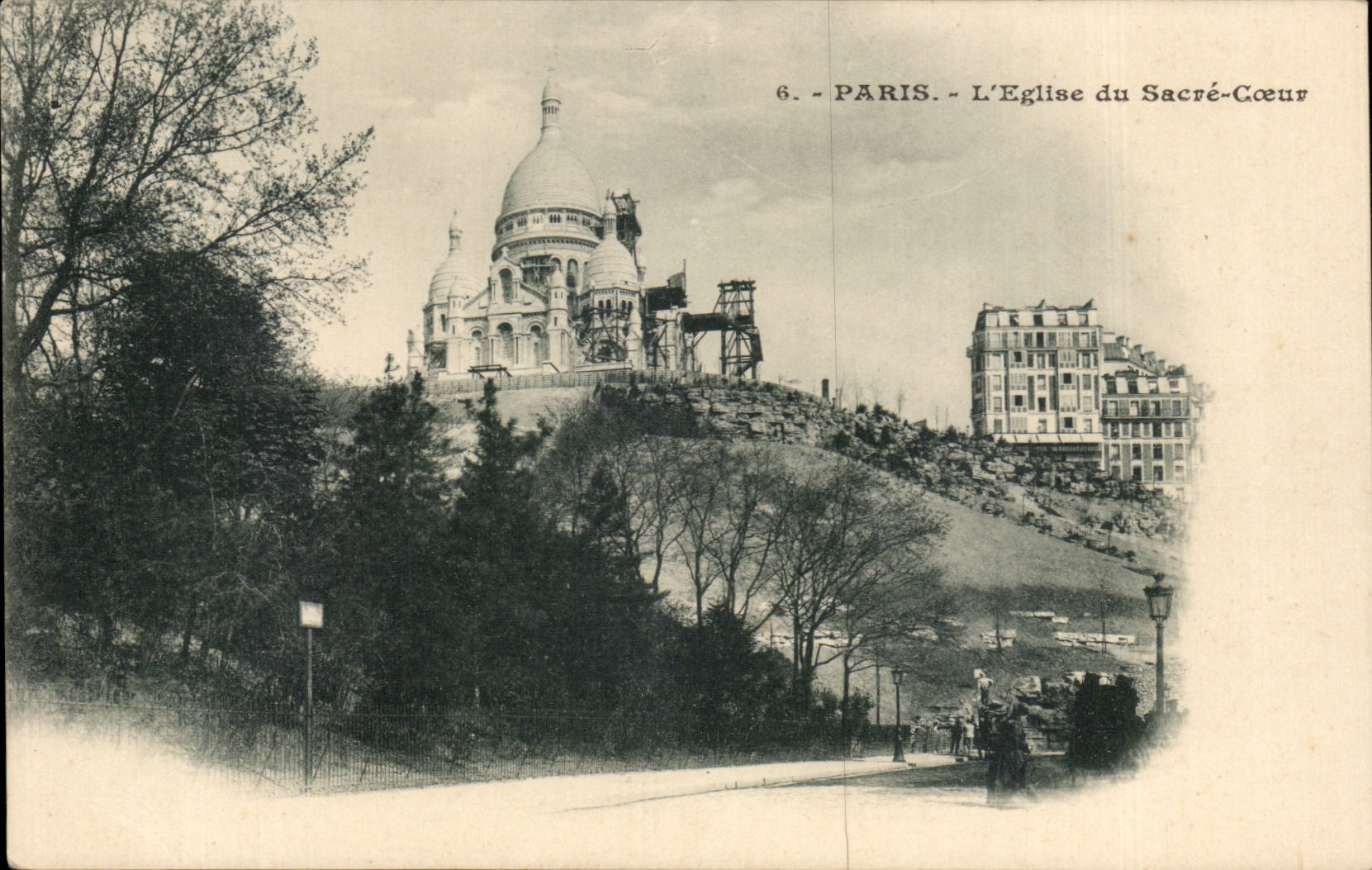 CPA Paris Basilique du Sacre Coeur sur la butte Montmartre