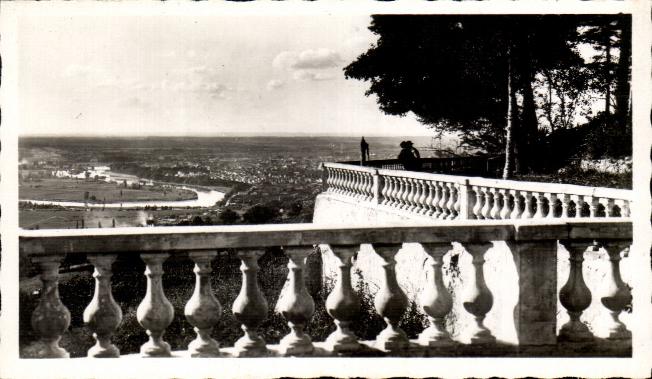 CPM Vichy Vue generale prise de la cote St Amand (483m)