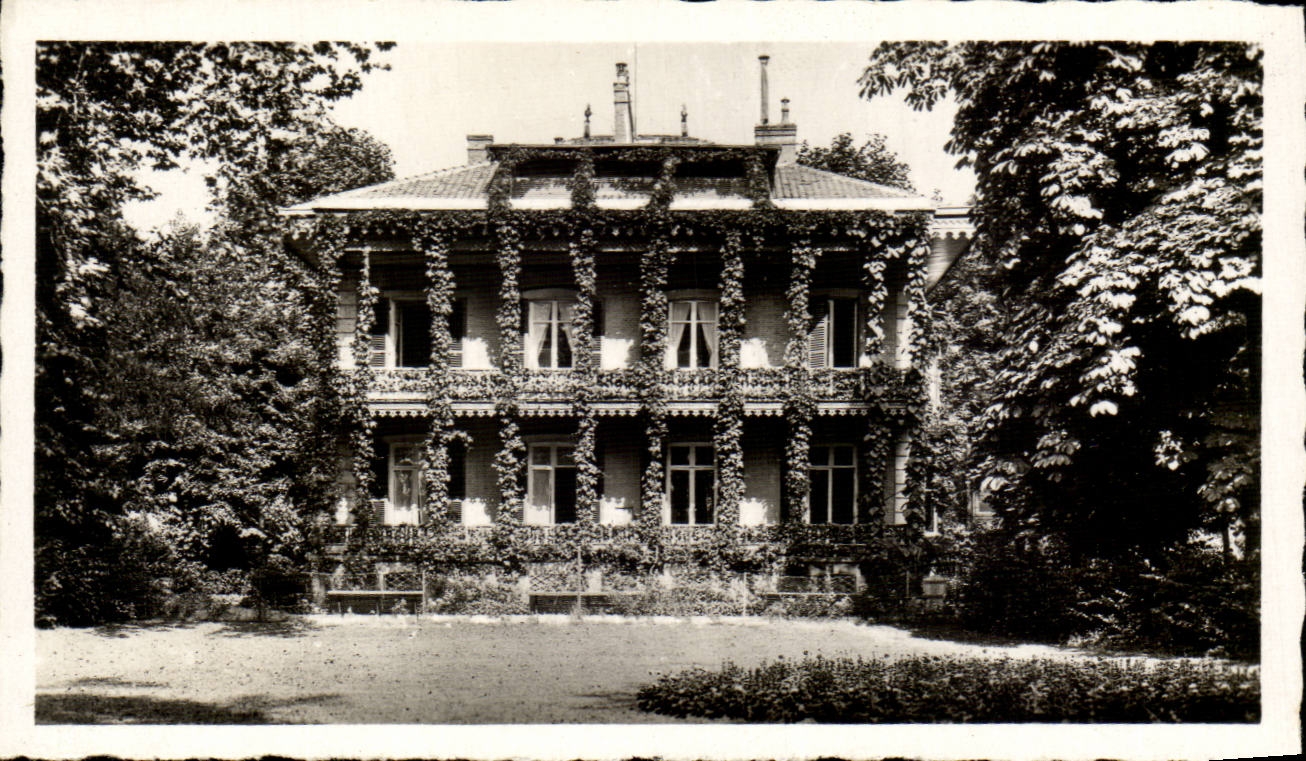 CPM Vichy Chalet de l'empereur Cote du parc