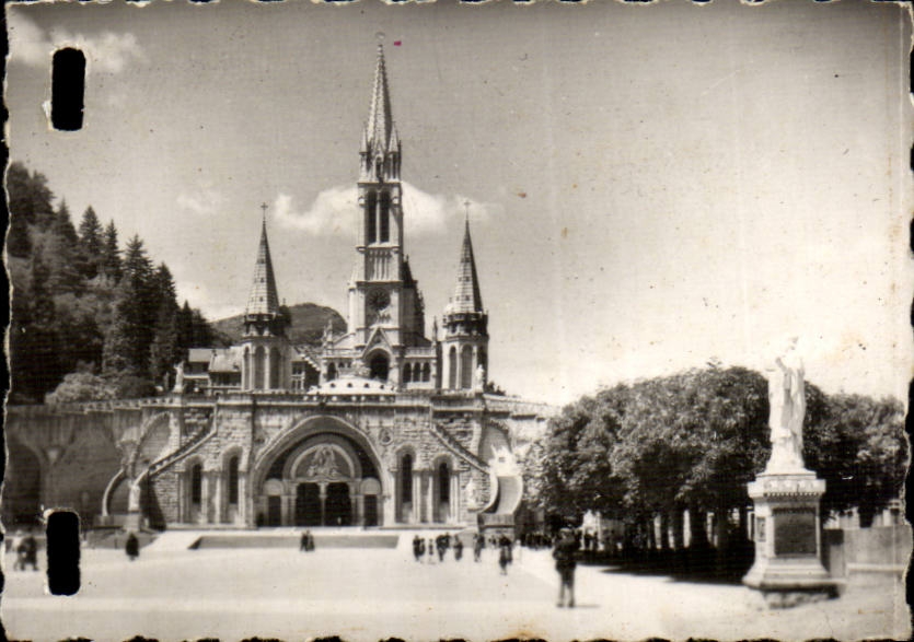 Lourdes MODERN CARD the church of the rosary and the basilica