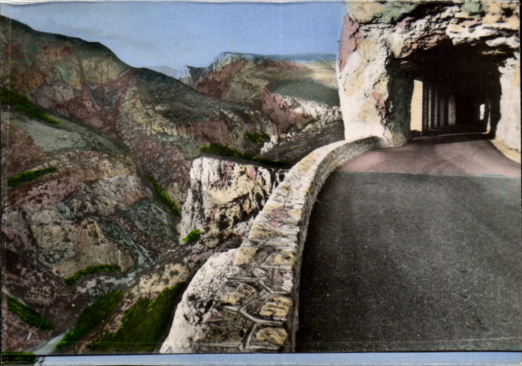 MODERN CARD Excursion of the gorges of the Verdon Corniche sublimates Tunnel of FAyet