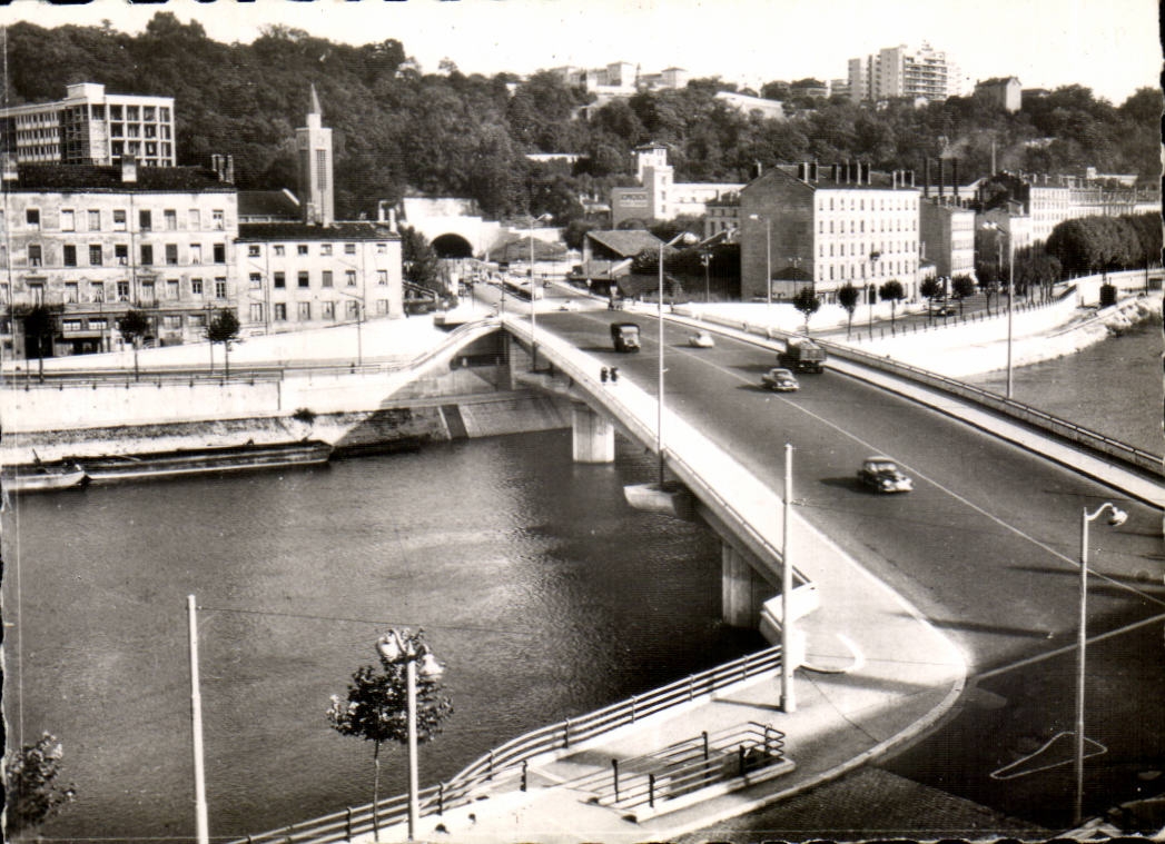 MODERN CARD Lyon the Clemenceau bridge on the Saone and Entering of the tunnel of the russet-red cross