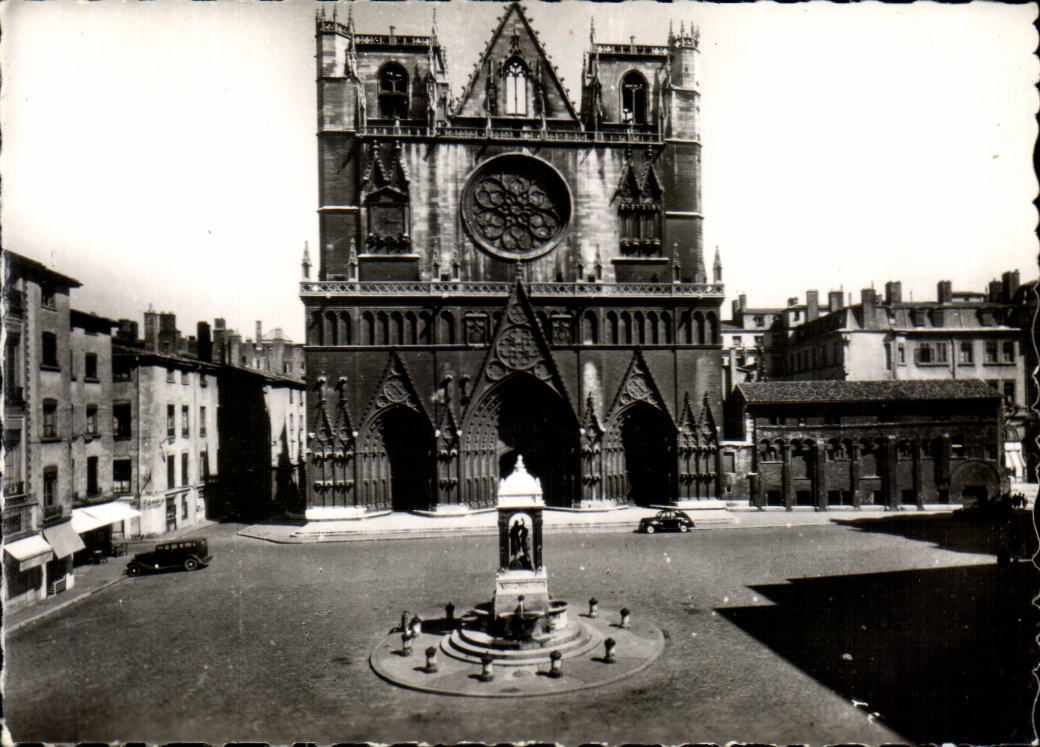 MODERN CARD Lyon Places and cathedral Saint Jean