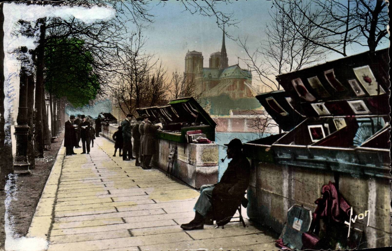 Paris CPA Bouquiniste du quai de la Tournelle