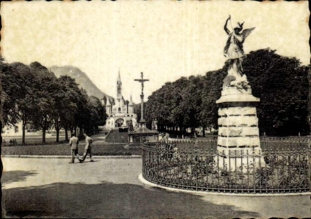 CPSM Lourdes St Michel the basilica and the esplanade