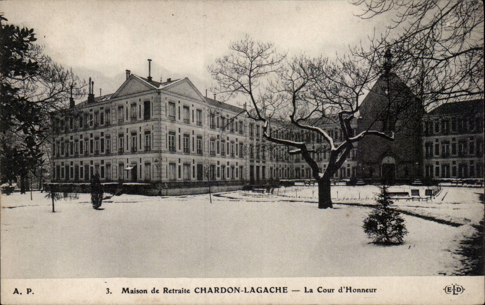 Paris CPA Maison de retraite de Chardon Lagache la cour d'honneur
