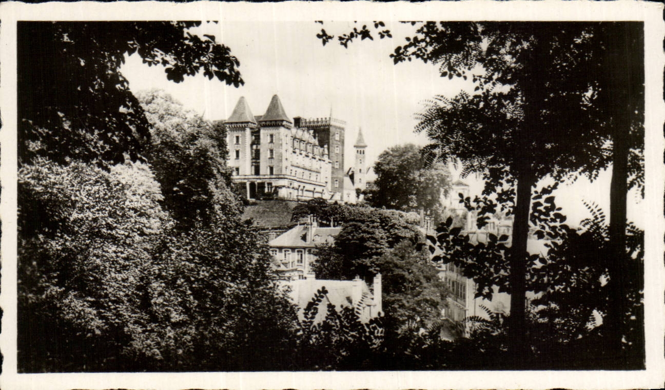 CPSM Pau das Schloss gesehen vom Park