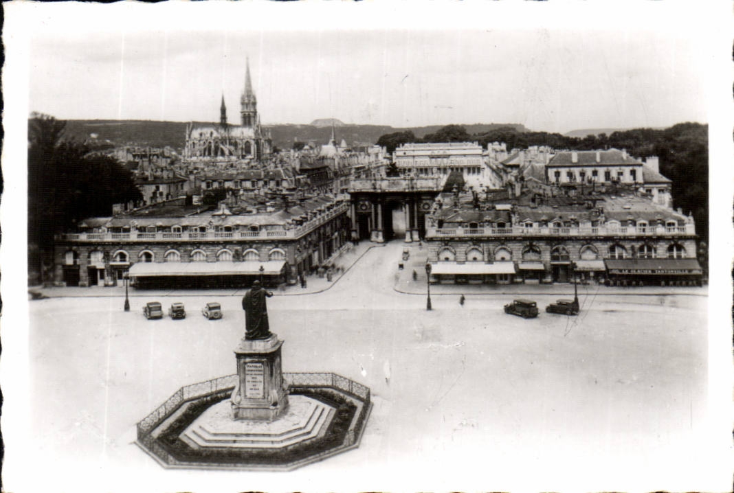 CPM Nancy La place Stanislas vue de l'hotel de ville
