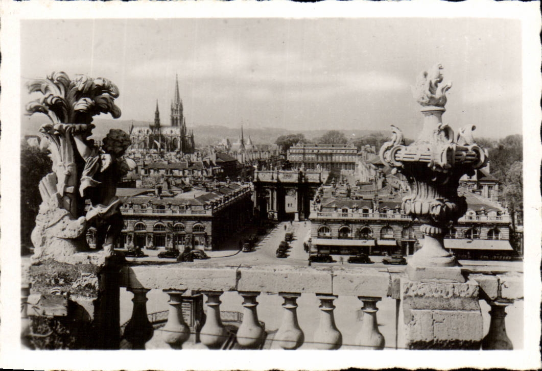 CPM Nancy place Stanislas vue de l'hotel de ville