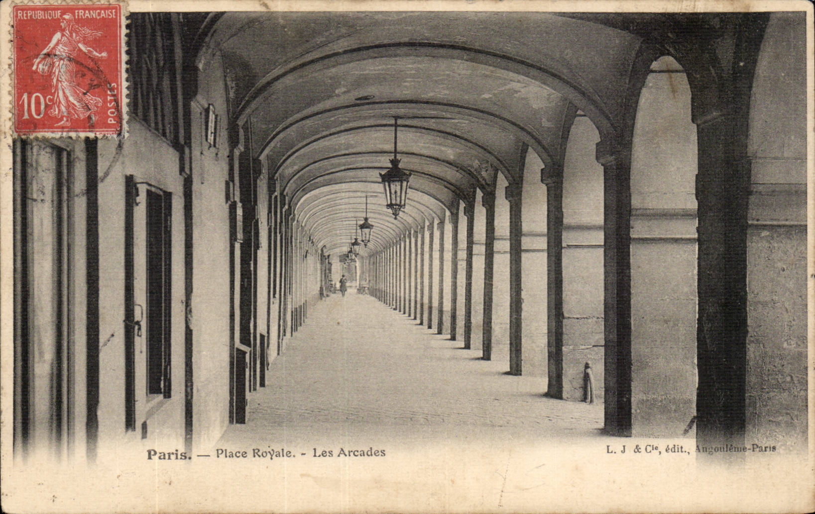 Paris CPA place Royale Les arcades