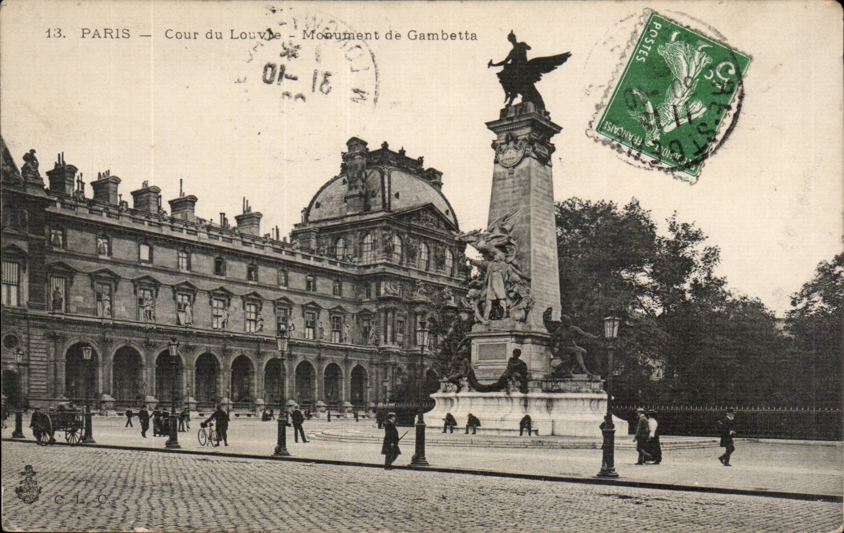 Paris CPA Cour du Louvre Monument de Gambetta