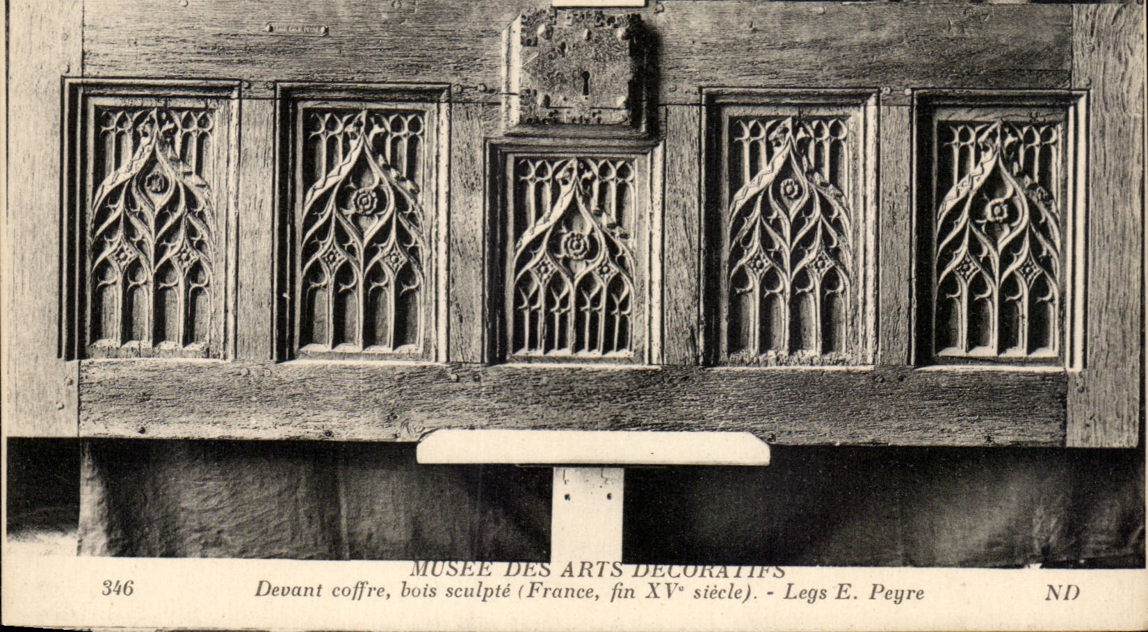 Paris CPA Musee des Arts DEcoratifs Devant coffre bois sculpte France Legs Peyre