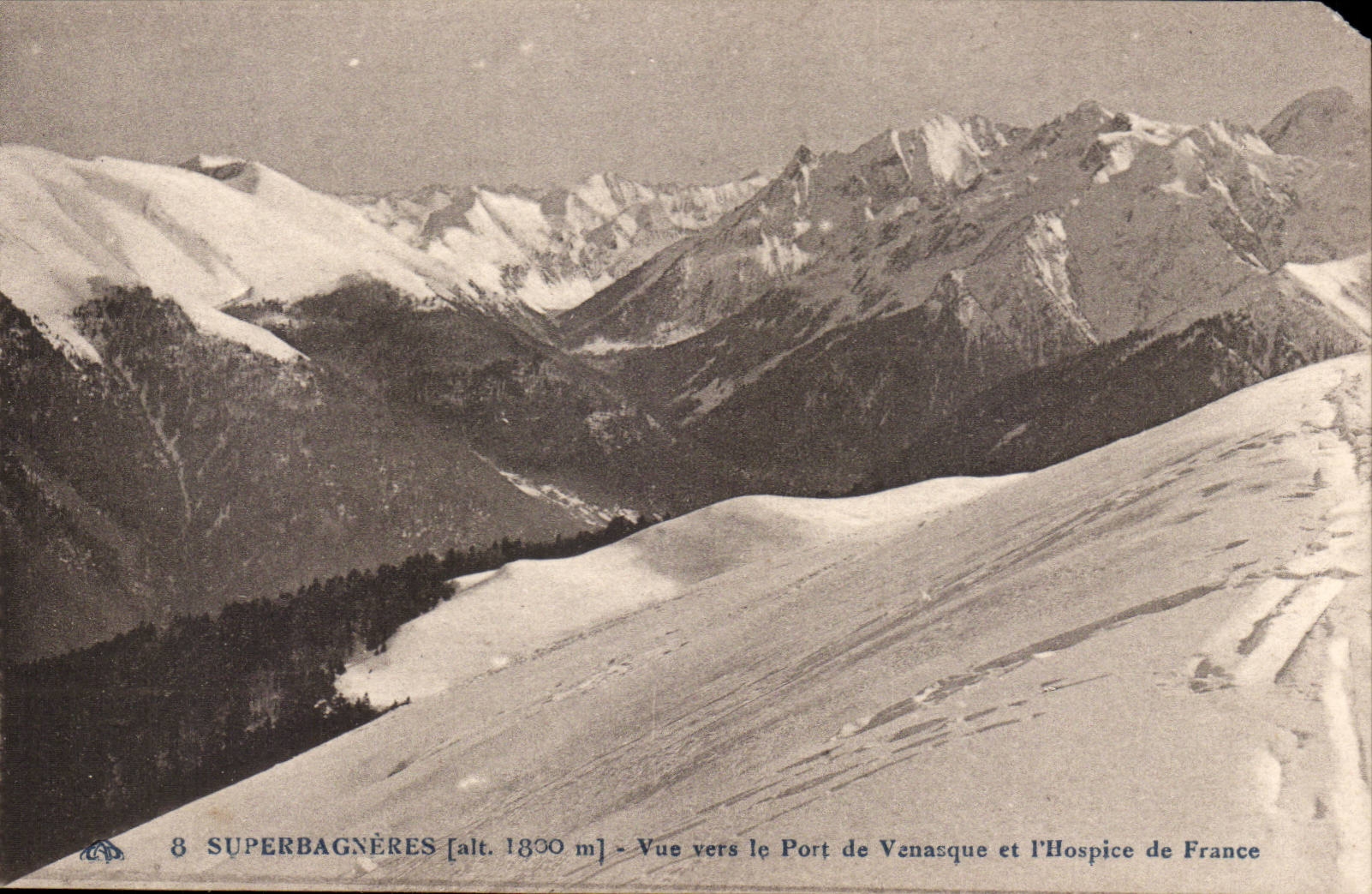 CPA Superbagneres Luchon Seen on the port of Venasque and the old people's home of France