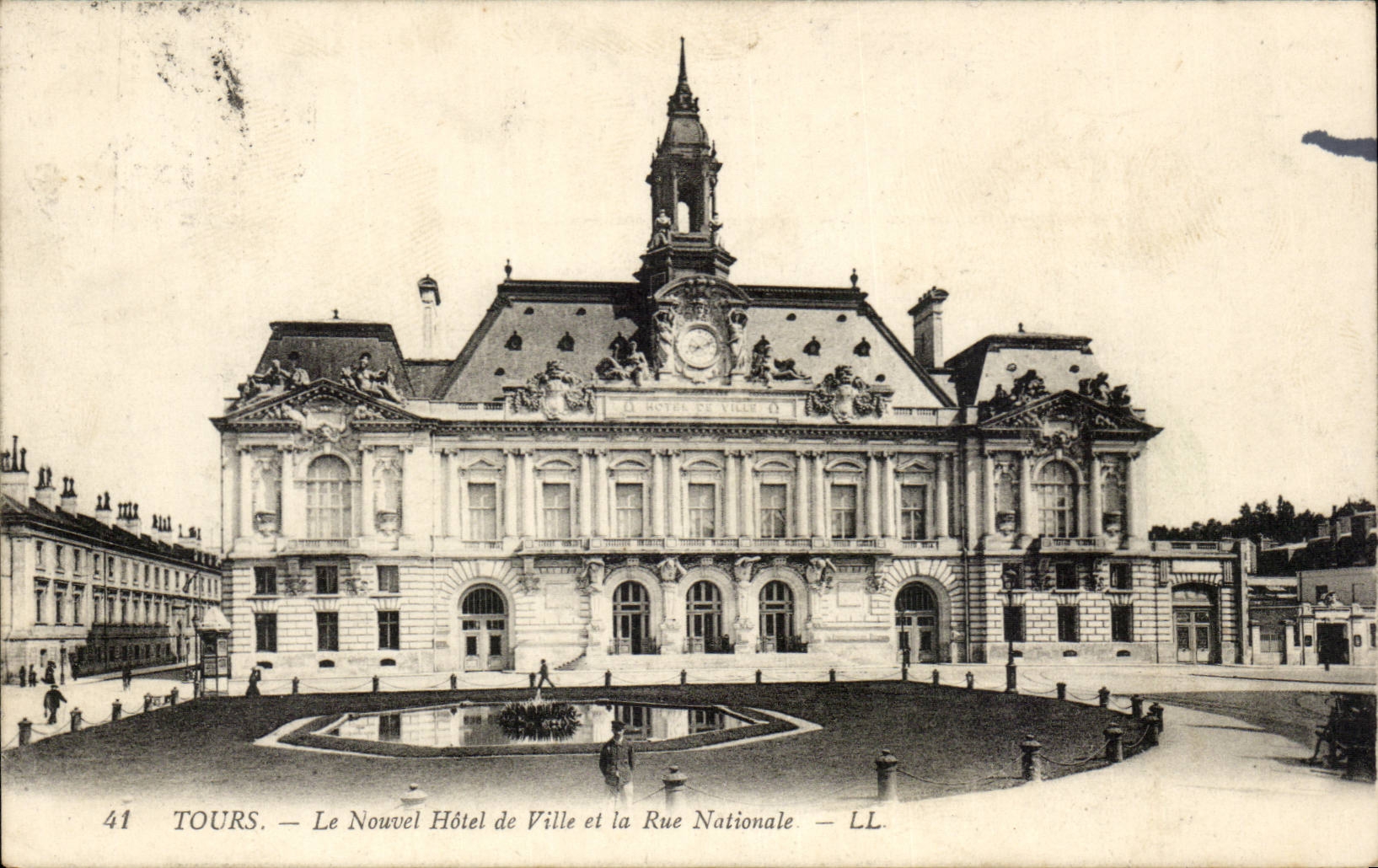Tours CPA Hotel de ville et la rue nationale