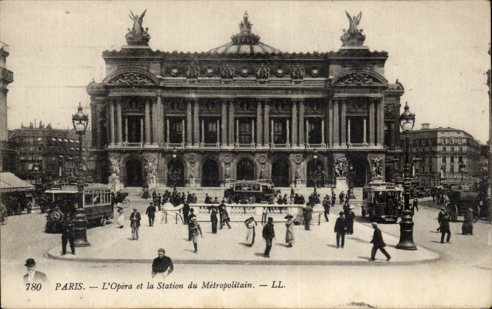 Paris CPA L'opera et la station du Metropolitain