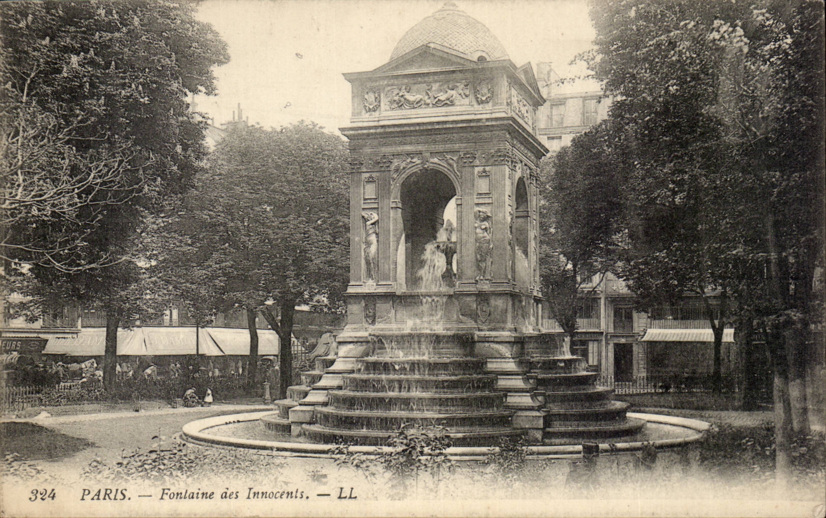 Paris CPA Fontaine des Innocents